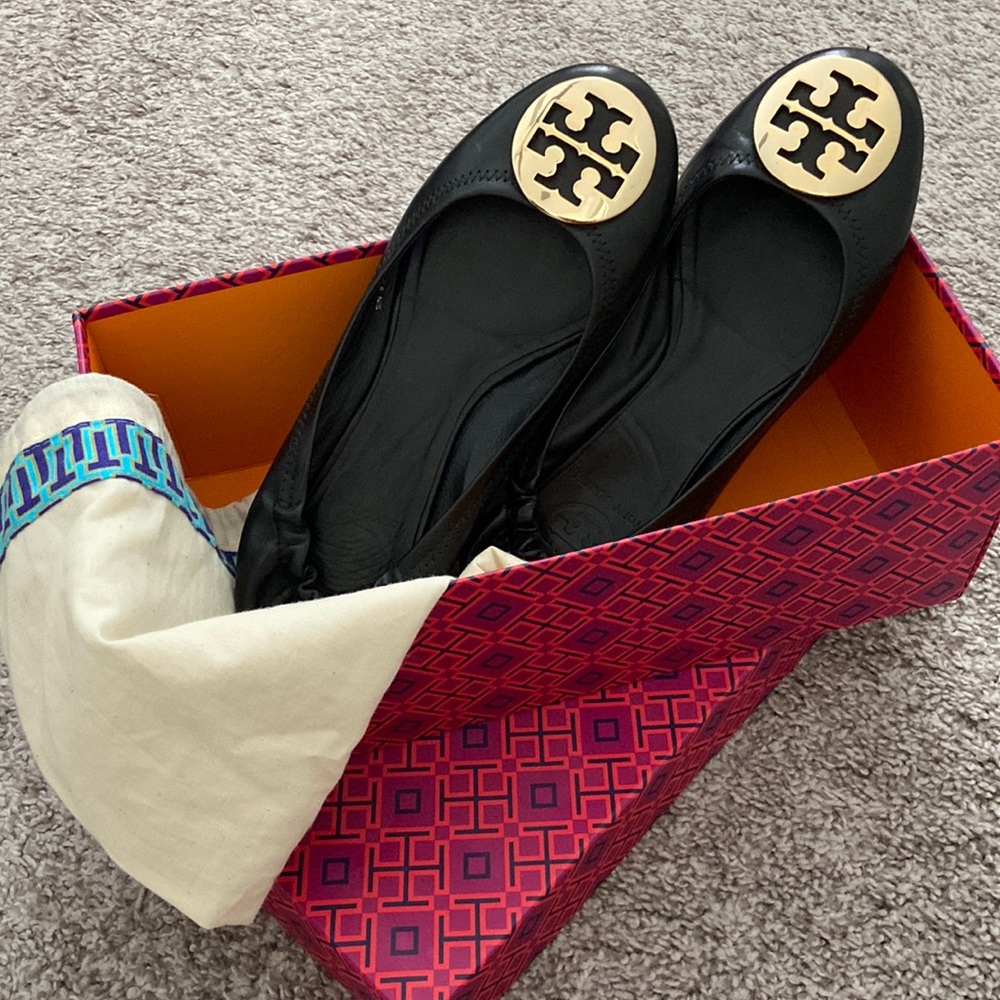 Tory Burch- Classic Reva Ballet flats in black w gold